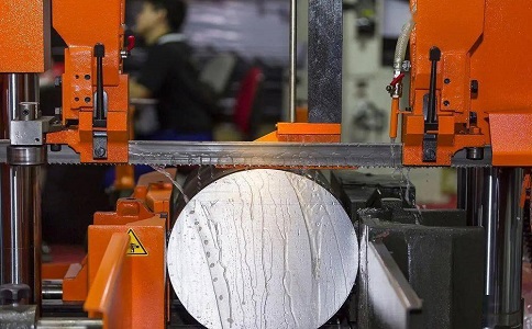 青神立式金属带锯床切削出现跑带故障解决方法！